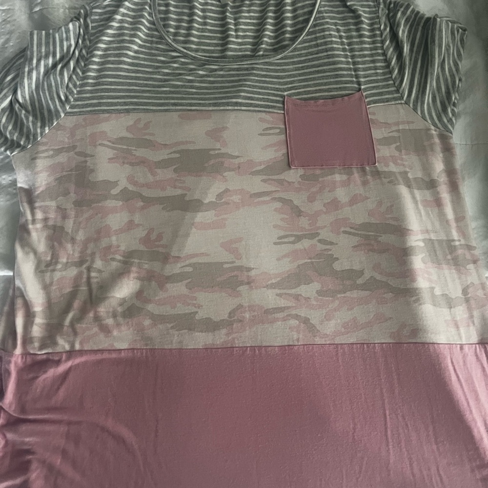 Women’s 2x short sleeve color block tee